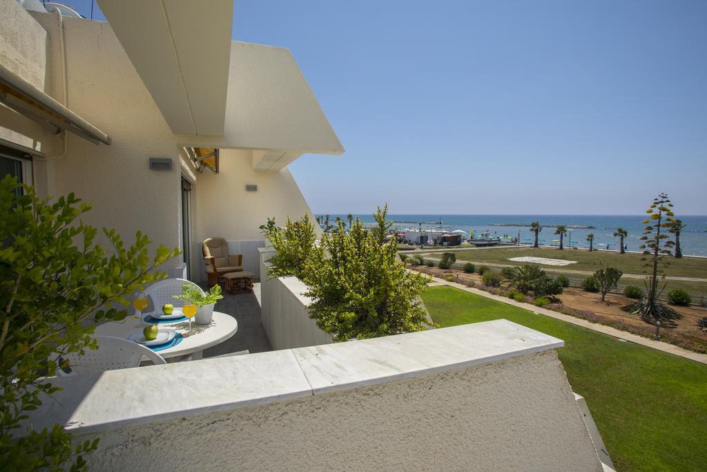 Larnaca Sunshore Beachfront Suite Oroklini Zimmer foto