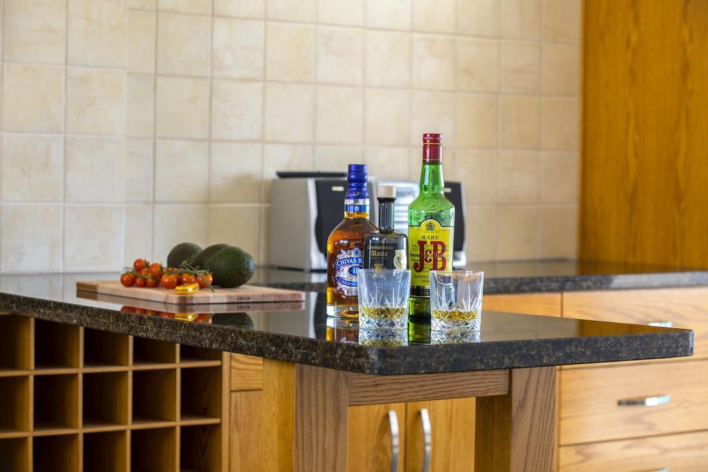 Larnaca Sunshore Beachfront Suite Oroklini Zimmer foto