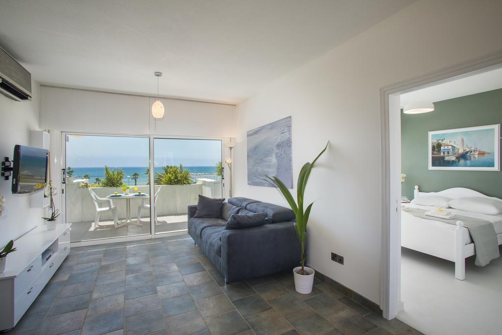 Larnaca Sunshore Beachfront Suite Oroklini Zimmer foto